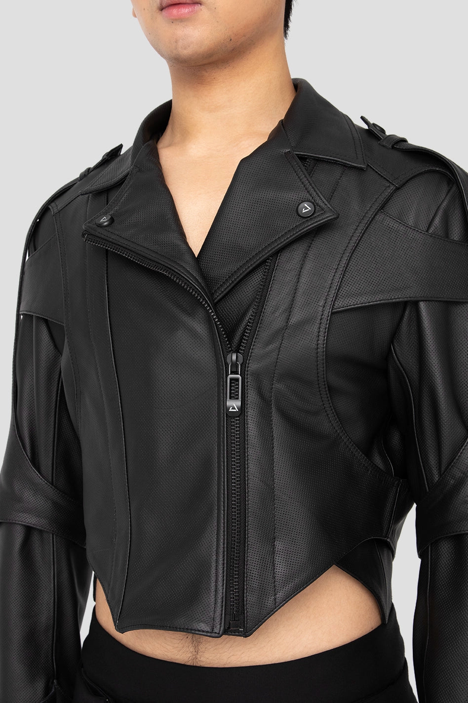 CHAQUETA DE CUERO EN CAPAS