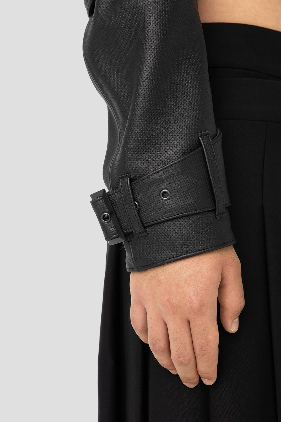 CHAQUETA DE CUERO EN CAPAS