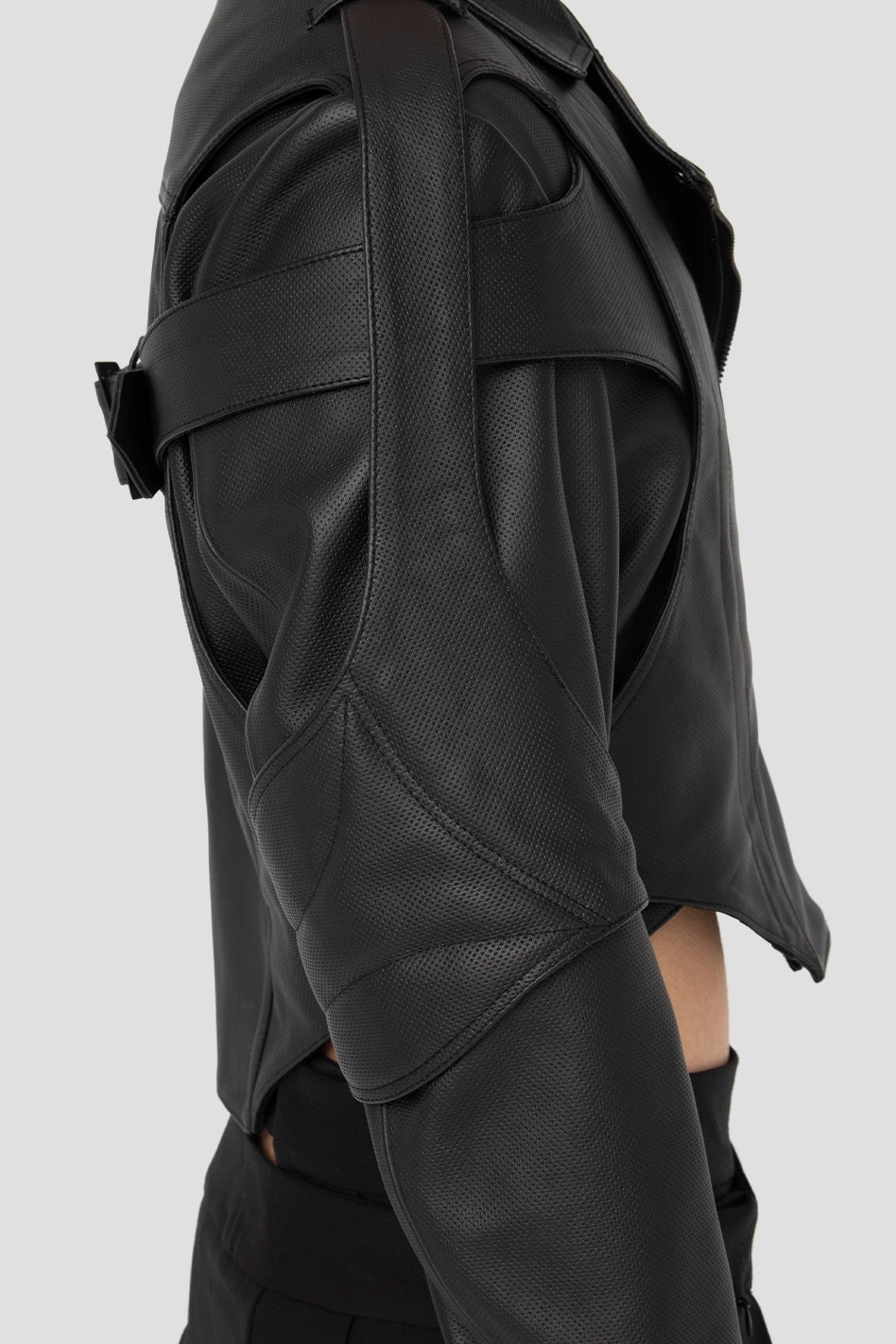 CHAQUETA DE CUERO EN CAPAS